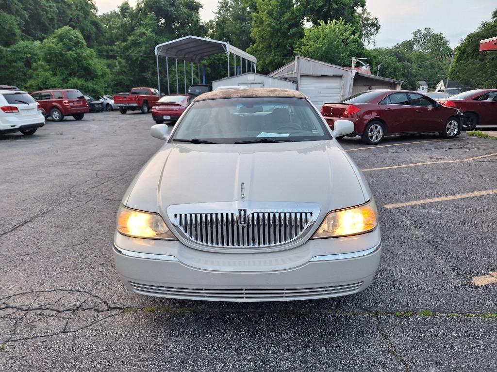 2005 Lincoln Town Car